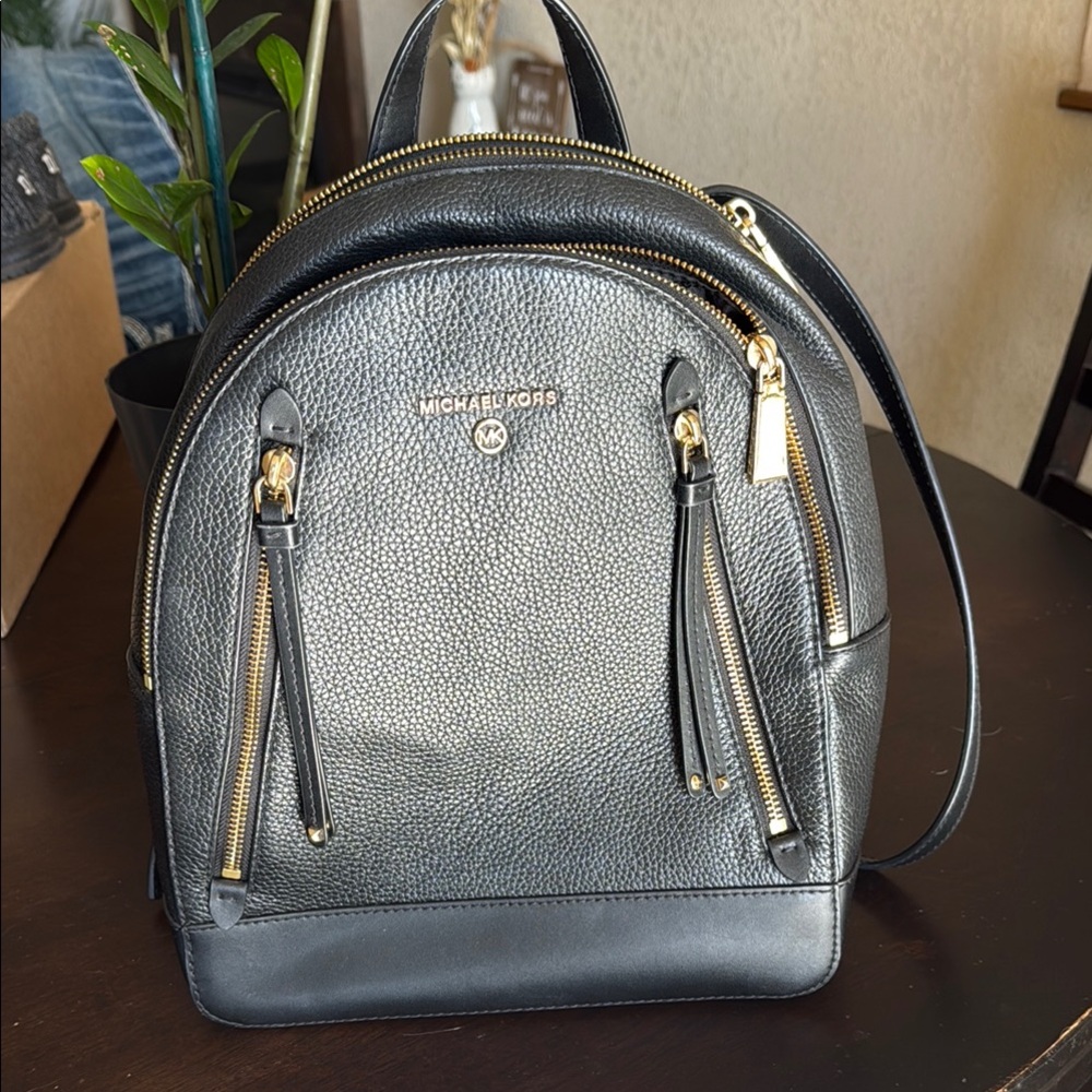 Michael Kors Black Backpack with Structured Shape and Modern Design